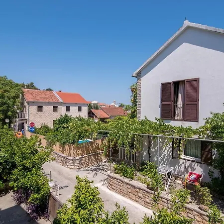Family Friendly With A Swimming Pool Sutivan, Brac - 16593 アパート *