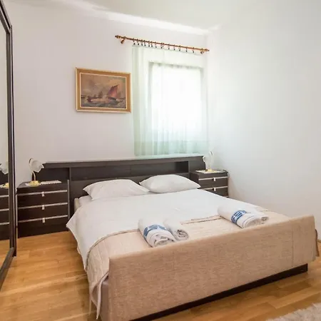 Family Friendly With A Swimming Pool Sutivan, Brac - 16593 アパート